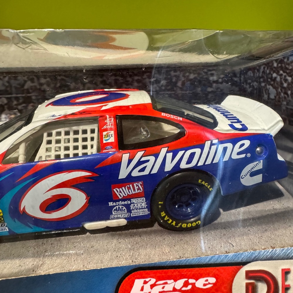 Hot Wheels Racing Mark Martin 6 Valvoline Ford Taurus 1:24 Race Day Deluxe 1999 - Picture 11 of 11
